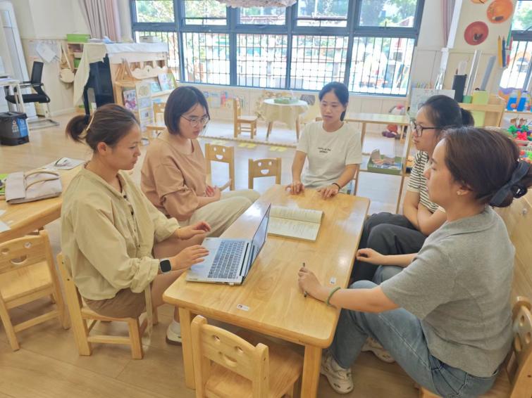 240927凝心课程审议  聚力幼儿专业成长——栖霞幼儿园翡翠天悦园小班年级组课程审议 - 副本_html_c6f548f.jpg