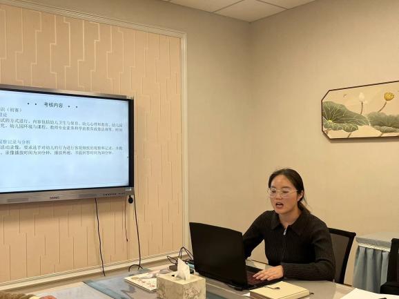 夯实基本功 行稳育人路——栖霞幼儿园翡翠天域园开展教师基本功培训活动_html_m42dd477d.jpg