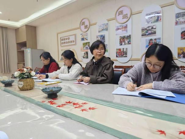 守师德之心 绽师德之美——记栖幼红枫分园师德学习活动（万紫薇）_html_a9c7dda.jpg