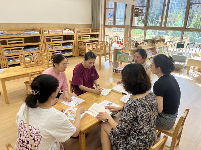 【枫香栖幼】聚焦课程审议 助力中班成长  ——栖霞幼儿园云栖园中班年级组课程审议活动（一）