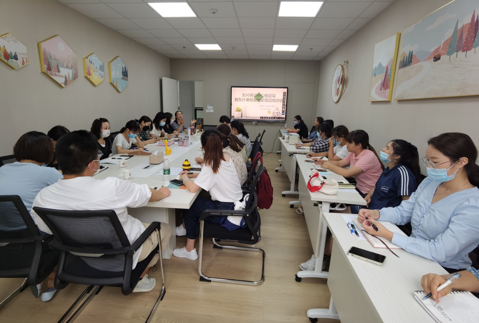 【枫香栖幼】片区互动  共同成长 ——记栖霞幼儿园翡翠天悦园东片教研活动新闻稿