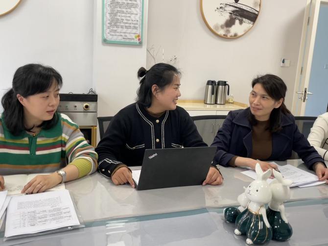 学无止境，教研先行——栖幼翡翠天域园课题中心组活动_html_m5f378110.jpg