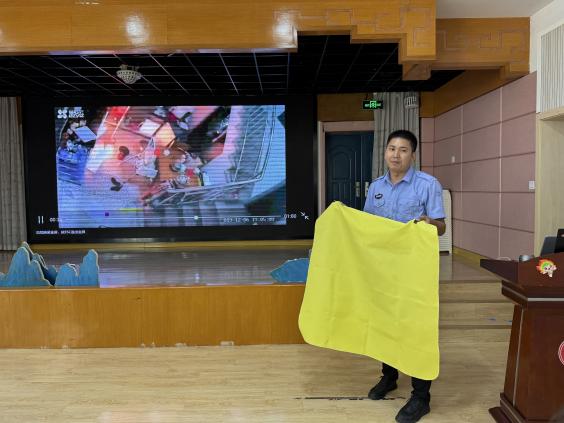 250823强化消防意识 筑牢安全防线——栖霞幼儿园五福园消防安全培训_html_6711fa90.jpg