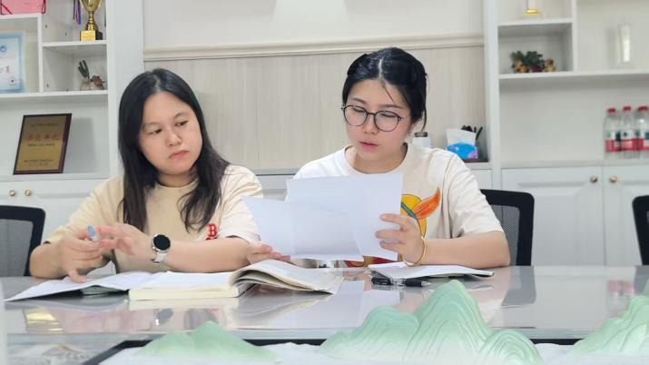 250827审时度势筑课程 同心共育启新程——栖霞幼儿园石埠湾园学期初课程前审议_html_m1610ef4f.jpg