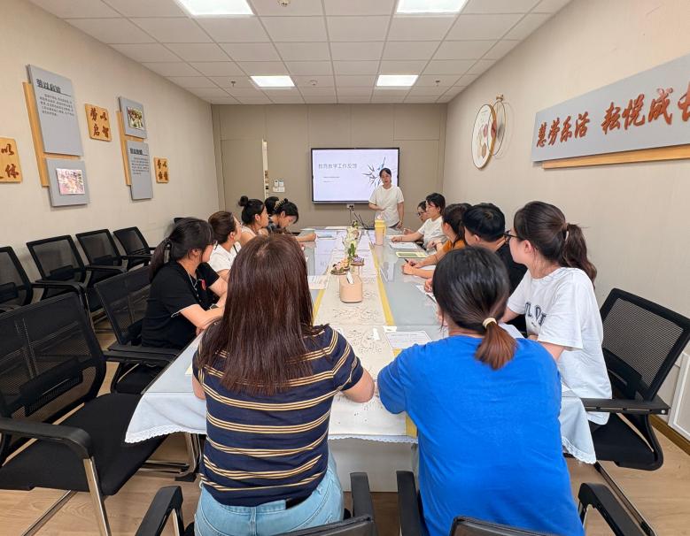 20250915以问题为导向，以幼儿为中心 ——记栖霞幼儿园翡翠天悦园园本研训活动_html_m16c264d4.jpg
