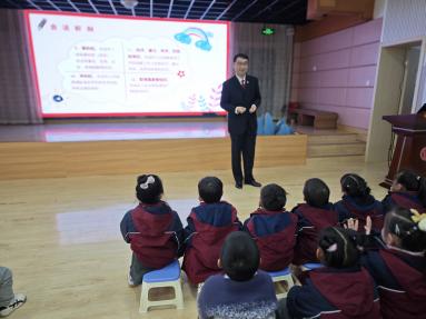 251210萌娃学宪法 规则伴成长——栖幼五福园宪法周活动_html_m6eda6474.jpg