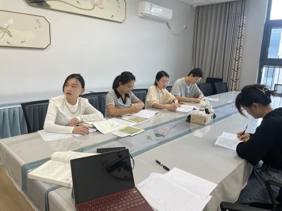 220830 聚焦主题 精研促学——栖霞幼儿园翡翠天域园主题审议研训活动_html_7c8f7894.jpg