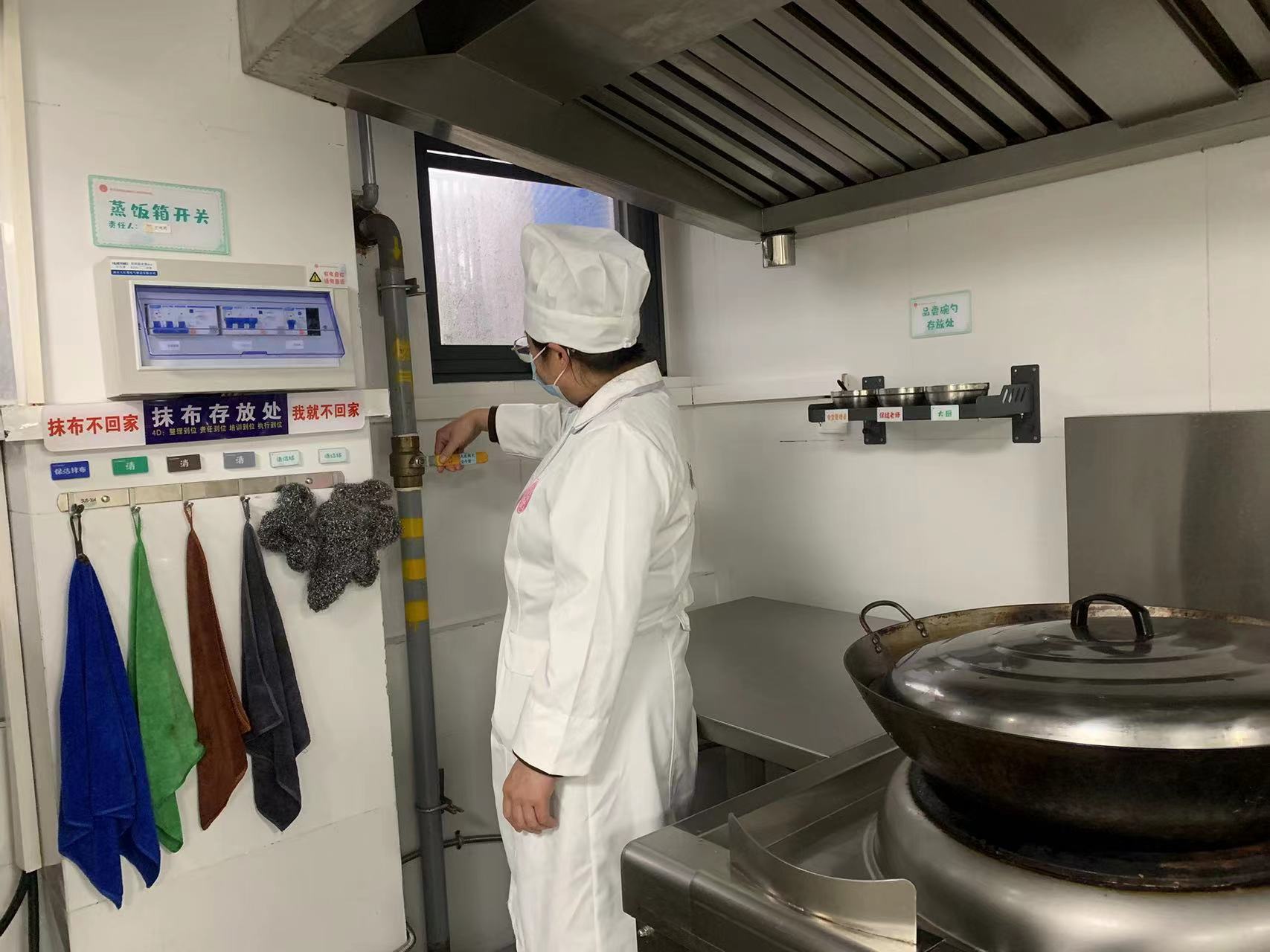 20240118每“食”每刻 安全护航——记栖霞幼儿园翡翠天悦园食堂安全主题活动 栖霞幼儿园 孙姗姗_html_71222ae3.jpg