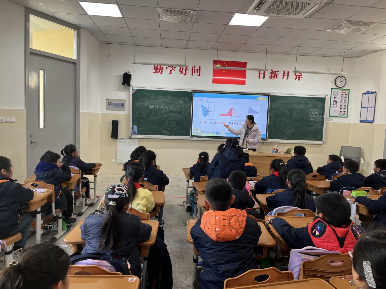 【湖畔·童化课堂】动手深探究，以研促成长——数学校本研修之课例研讨（241）_html_m5347bc13.jpg