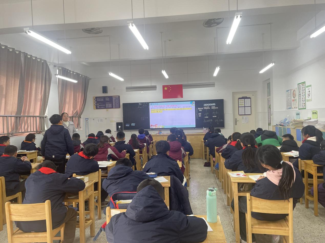 【博学广志】探索数学奥秘，启航代数之旅——记金陵小学广志路校区数学组教研（11） (1)_html_m5a3eb147.jpg