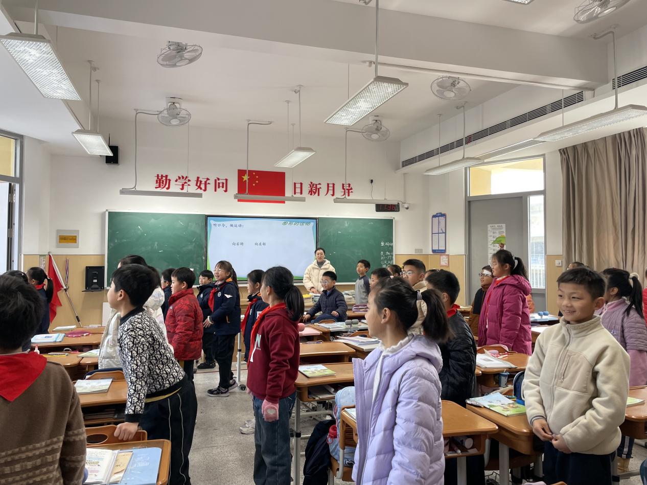 【湖畔·童化课堂】聚焦图形几何，发展核心素养——数学校本研修之课例研讨（244）_html_m4289cf2c.jpg