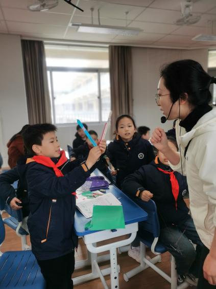 【湖畔·童化课堂】以活动引领课堂，让知识动态生成——数学校本研修之课例研讨（195）_html_11d7c825.jpg