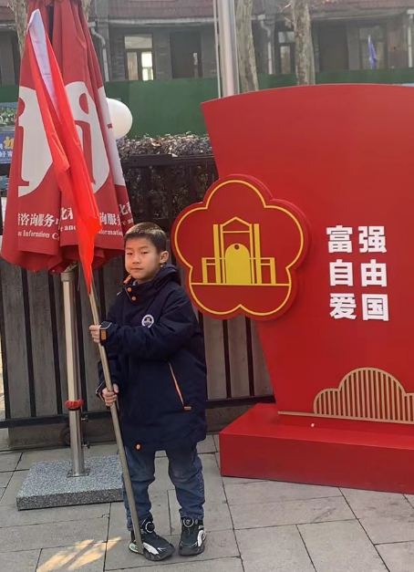 【湖畔·红领巾】红领巾寻访伟大成就（六十九）——奋进新时代，聚力强军梦  一（12）中队寻访纪实_html_m7df5d384.png