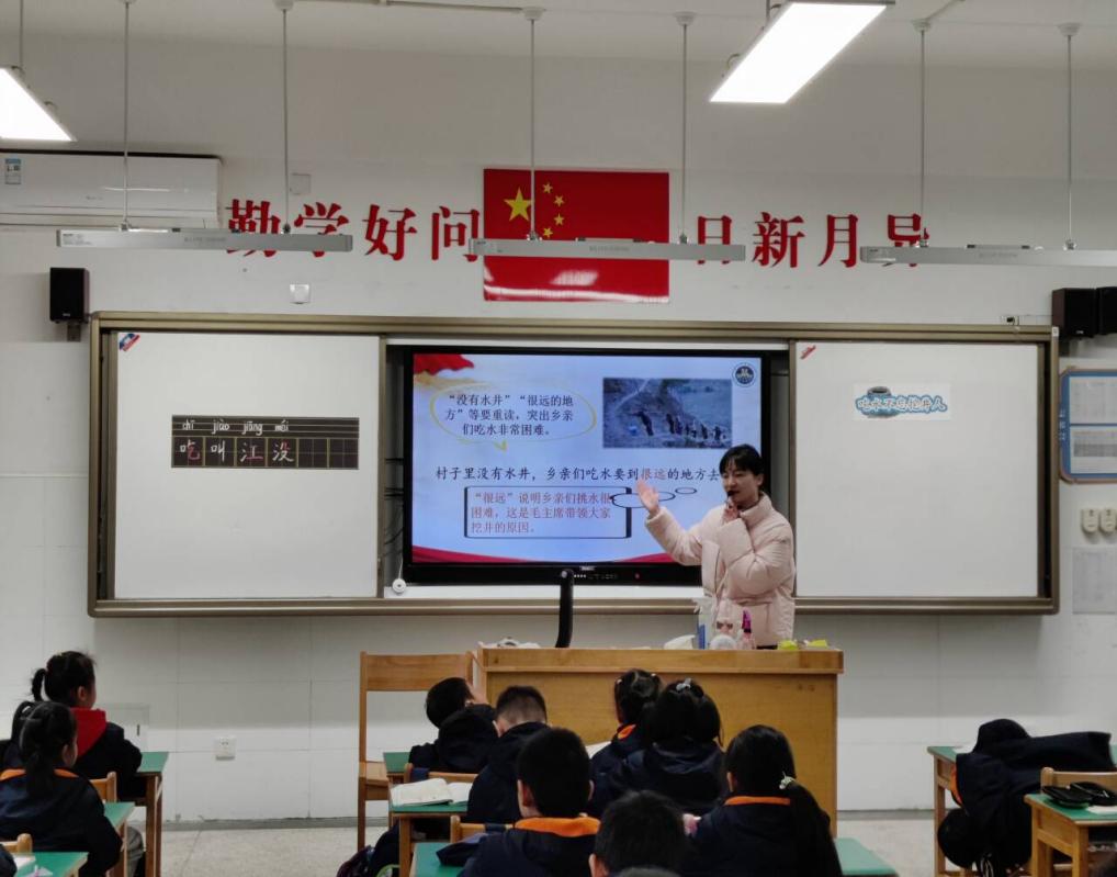 【湖畔·童化课堂】课堂展风采 教研促成长——记金陵小学（仙林湖校区）一年级语文组教研活动_html_435352b8.jpg