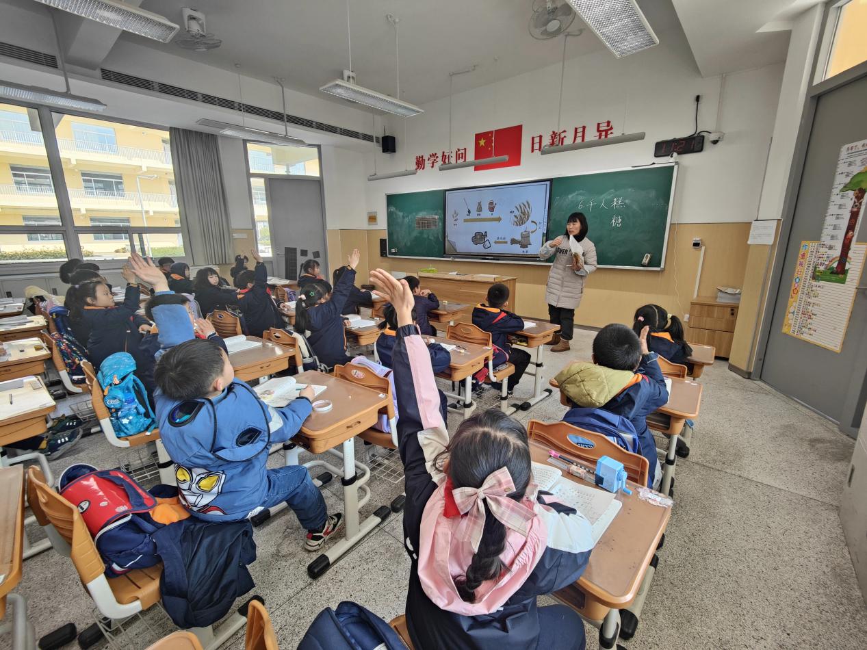 【湖畔·童化课堂】步步登“糕” “语”你共享——记金陵小学（仙林湖校区）二年级语文组教研活动_html_m69fa5059.jpg