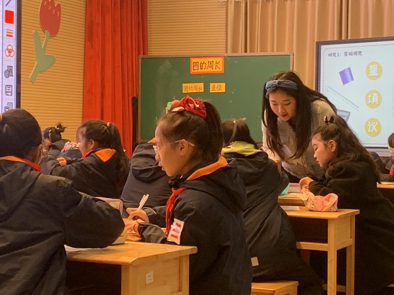 动手“做”数学   思辨“启”思维——第一届“栖霞好课堂”优秀选手展示暨“做数学”项目启动会_html_m9338e1b.jpg