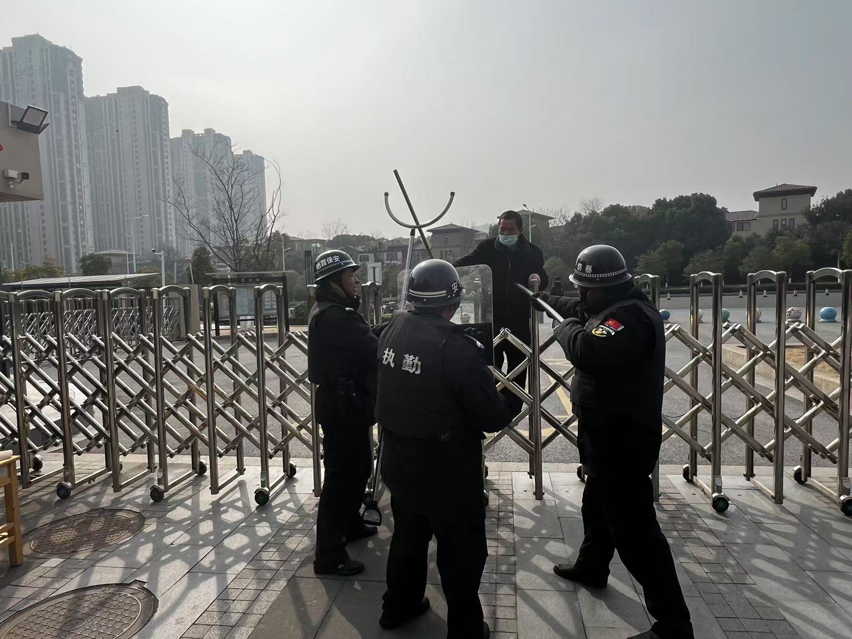 【博学广志】防恐防暴进校园，共筑安全的防线_html_m1e727eed.jpg