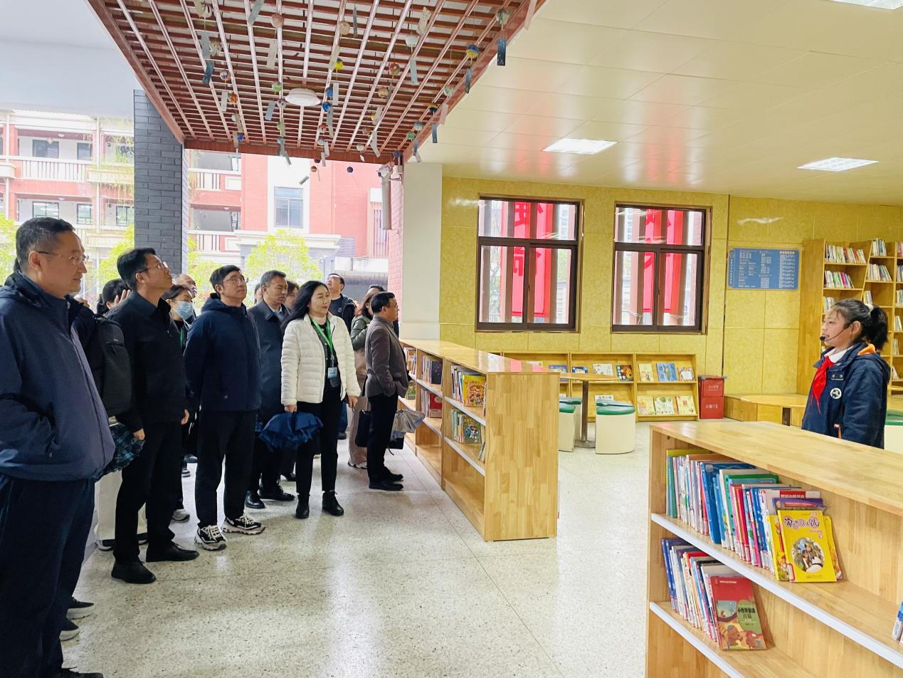 第五十三期全国省、地督学培训班学员莅临金陵小学（仙林湖校区）参观指导_html_25c16736.jpg