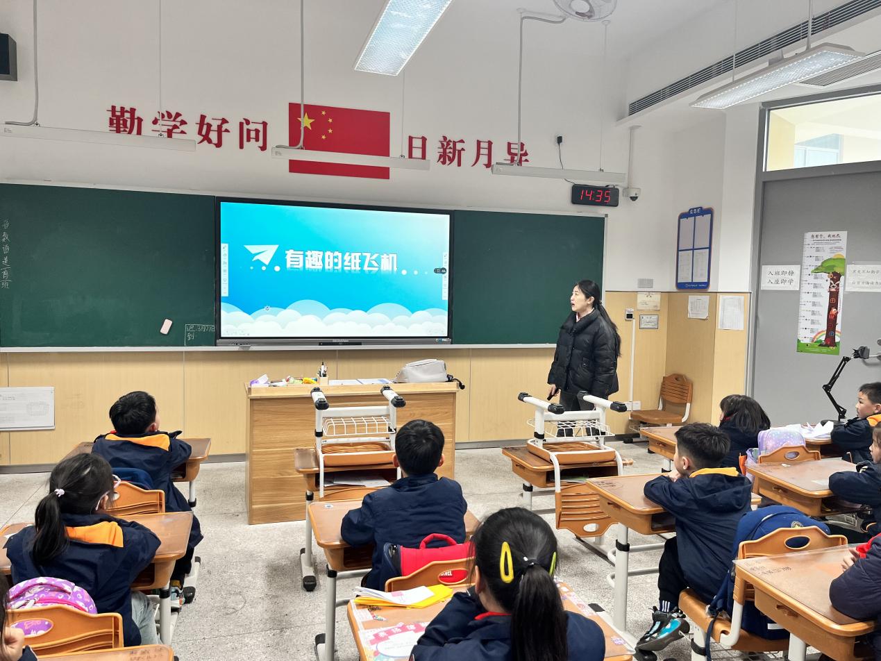 【湖畔•家校共育】有趣的纸飞机（第一期）——二（21）班家长进课堂活动_html_mc1768dc.jpg