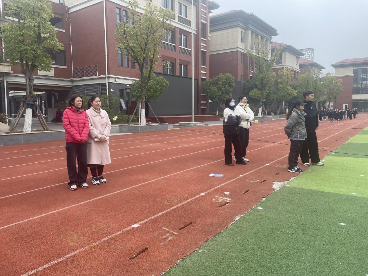【湖畔·童化课堂】融学课堂 提质增效——体育校本研修之课例研讨（11）_html_m1396addc.jpg