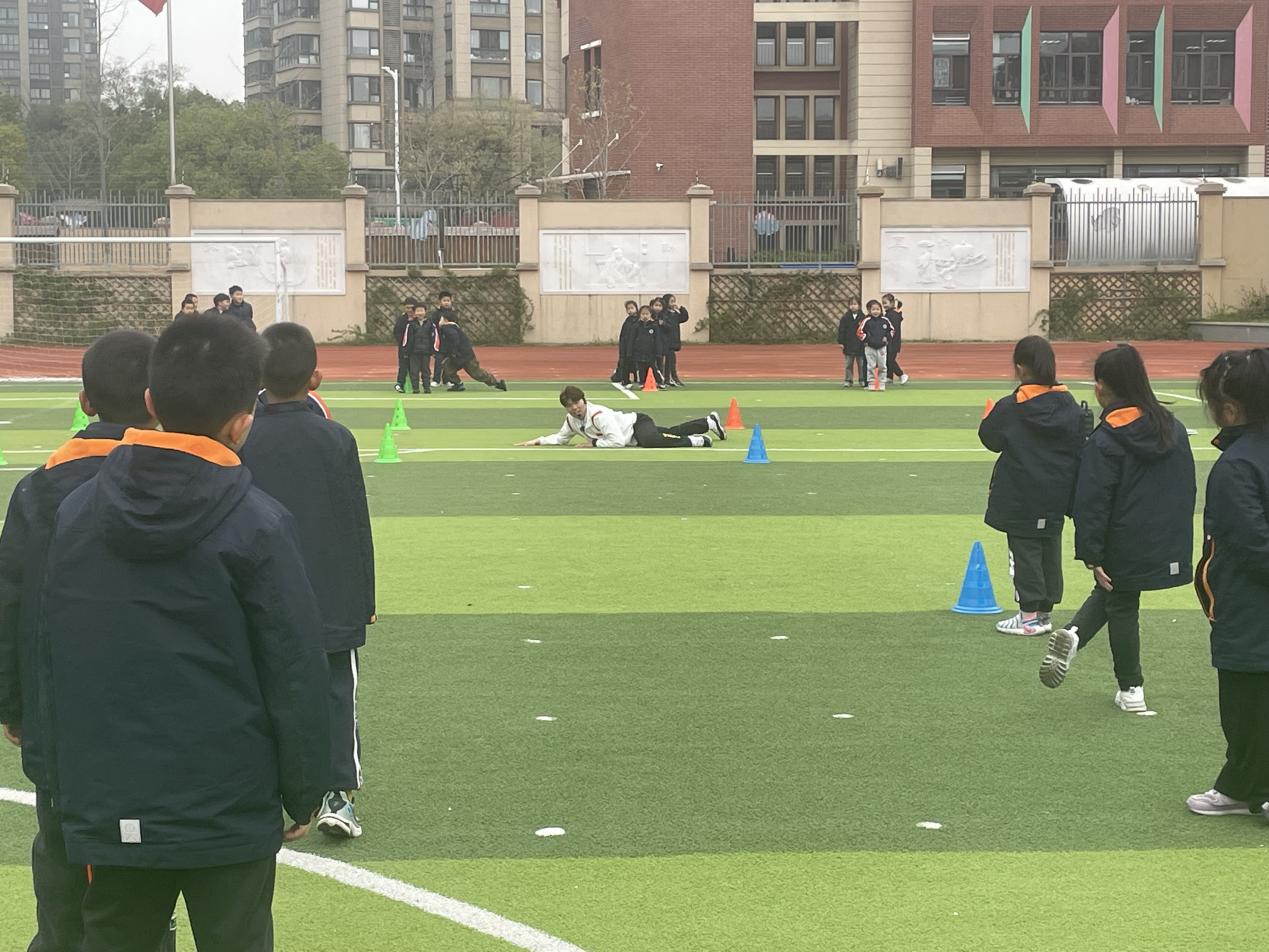 【湖畔·童化课堂】融学课堂 提质增效——体育校本研修之课例研讨（11）_html_4153180e.jpg