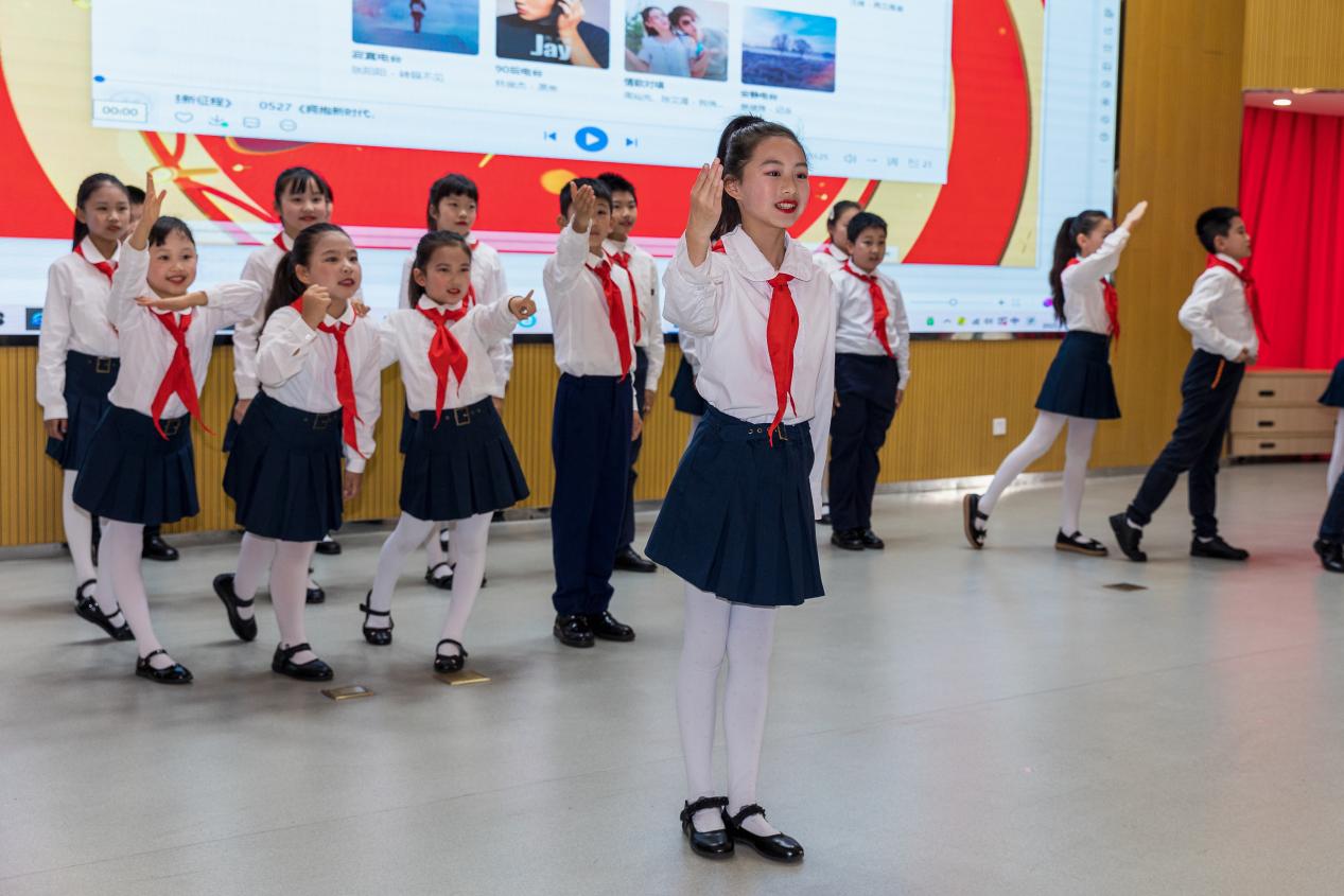 【博学广志】拥抱新时代 奋进新征程——中国少年先锋队南京市金陵小学第三次代表大会成功召开_html_m5b9c586f.jpg