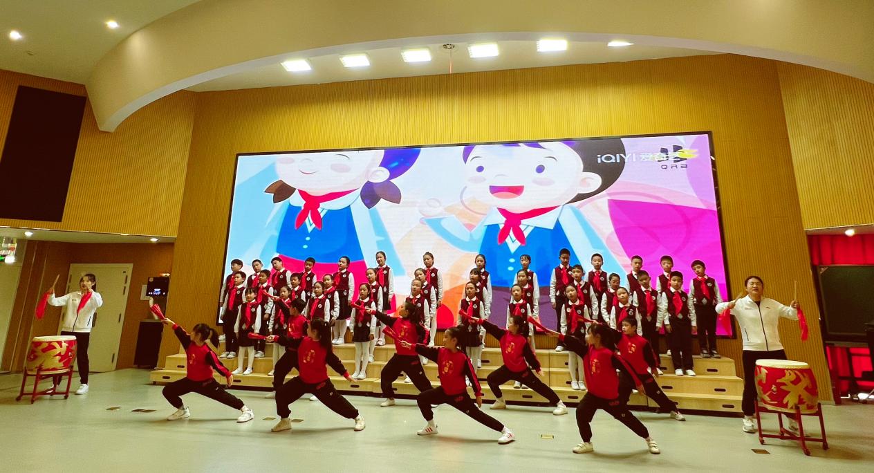 【博学广志】礼赞二十大 歌声伴成长——金小广志路校区第三届广志艺术节暨“萌娃唱红歌”主题活动三年级歌唱专场_html_m21df098f.jpg
