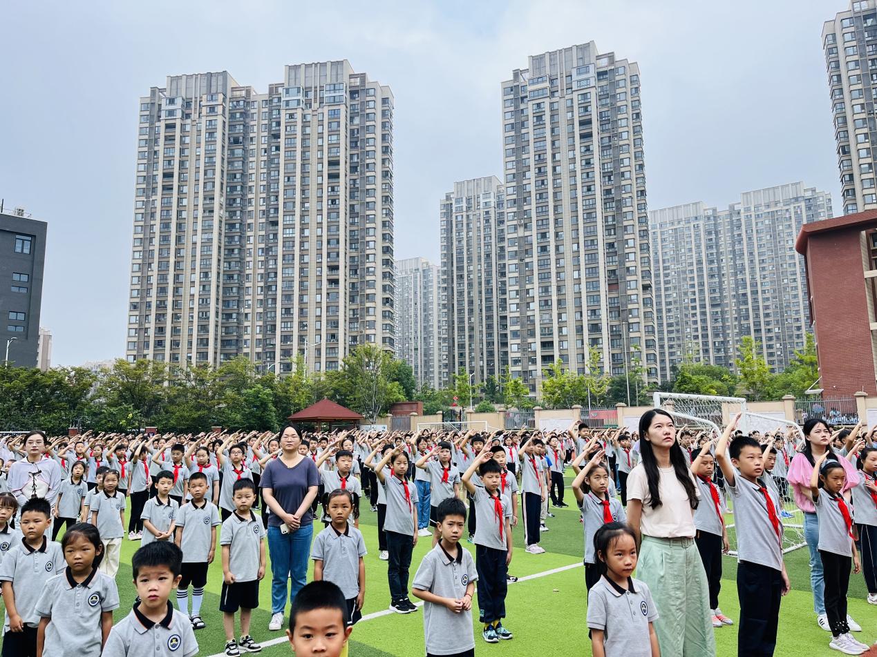 【湖畔·学生活动】“童你一起  遇见成长”——金陵小学（仙林湖校区）2023年秋季开学典礼暨新生入学仪式_html_m6537dfcc.jpg