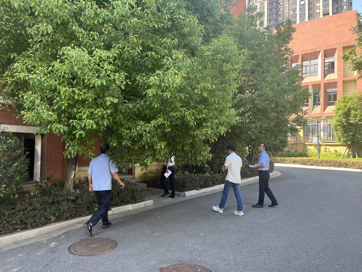 【湖畔·共佑安全】安全无小事，自查护开学——金陵小学（仙林湖校区）开展开学前安全检查_html_m69a4eddc.jpg
