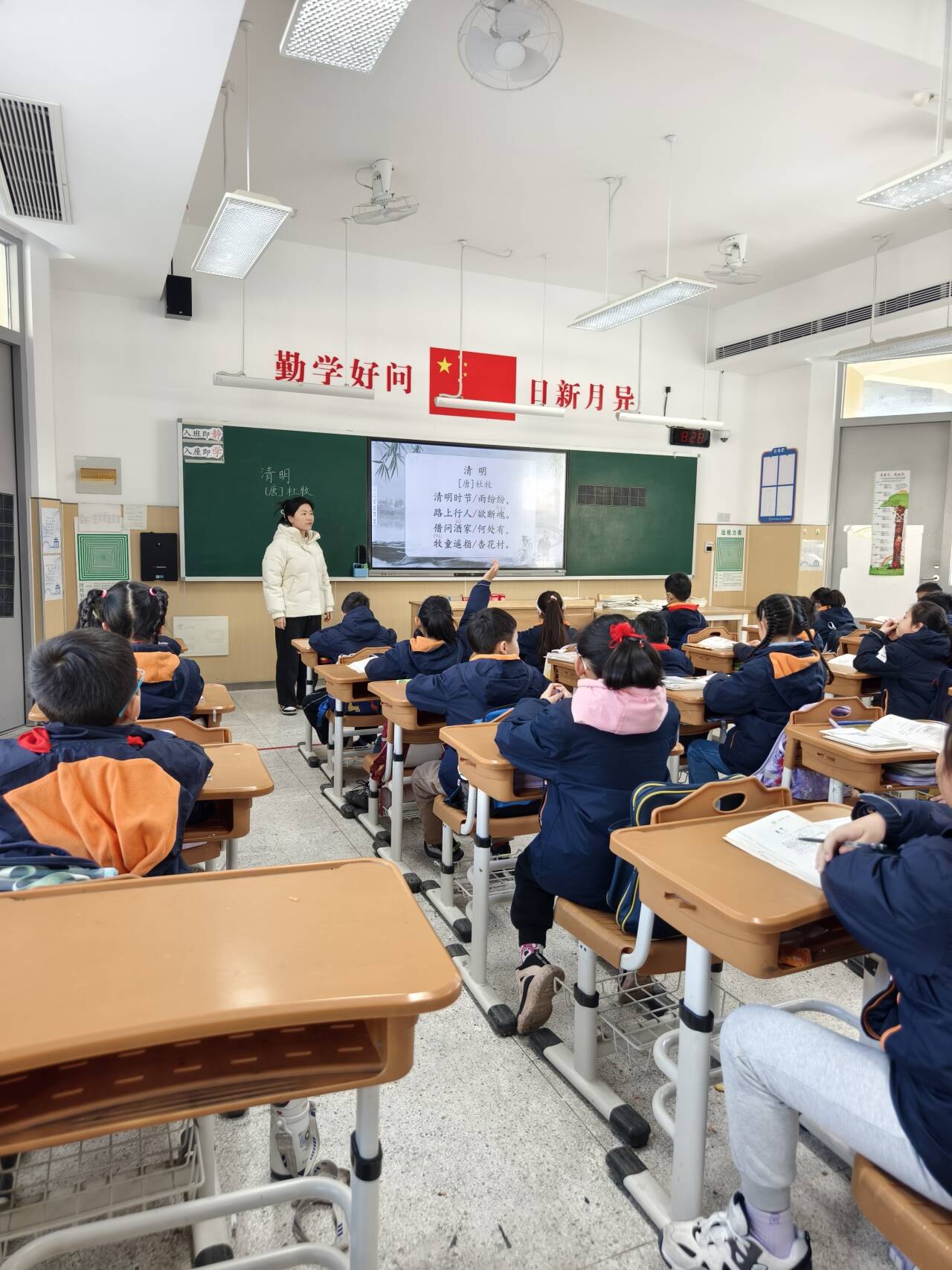 【湖畔·童化课堂】穿越历史，探寻传统文化——记金陵小学（仙林湖校区）三年级语文组教研活动_html_1fd2e1f1.jpg
