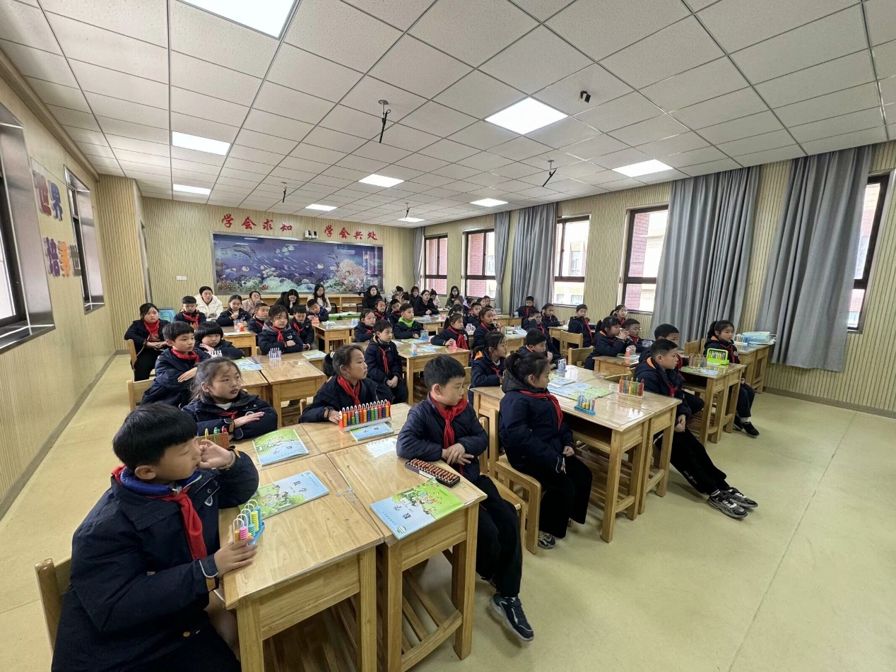 【湖畔•童化课堂】“让数感慢慢生长”——数学校本研修之课例研讨（248）_html_37085f2.jpg