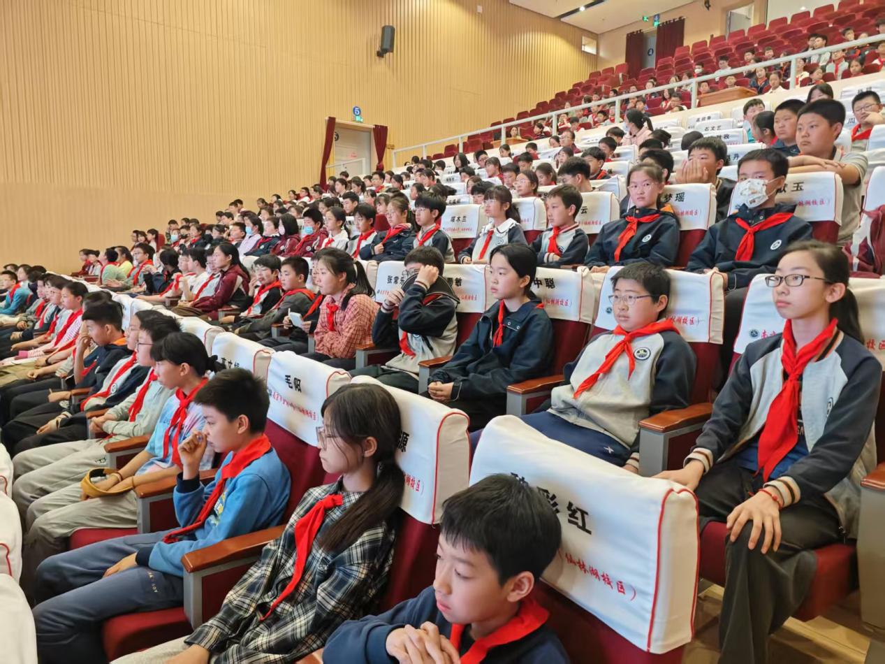 【湖畔·共话心育】心中有尺，交往有度；言行有界，心灵有依——记南京市金陵小学（仙林湖校区）心理健康讲座_html_m73a11760.jpg