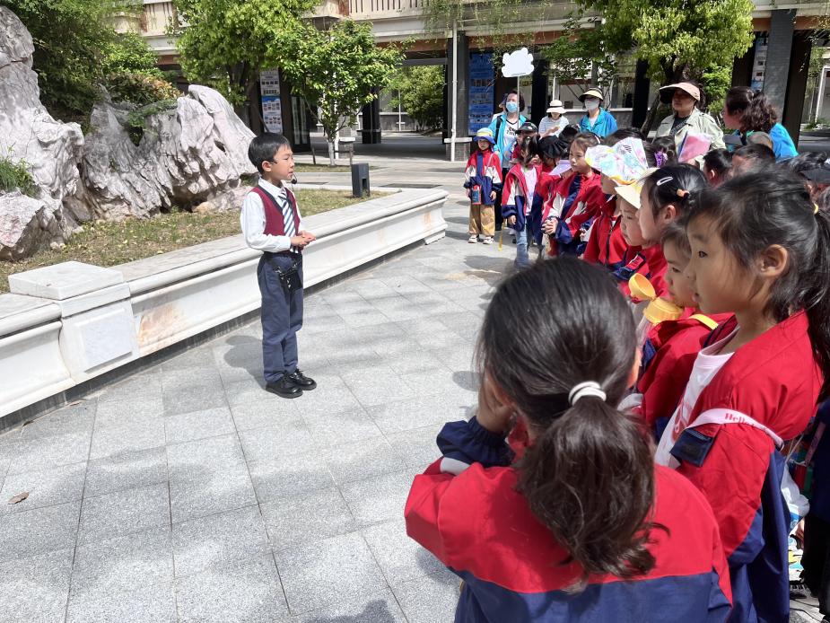 幼小衔接入校园，携手共育伴成长——金陵小学（仙林湖校区）与幼儿园幼小科学衔接交流活动（七）_html_15e4cfda.jpg