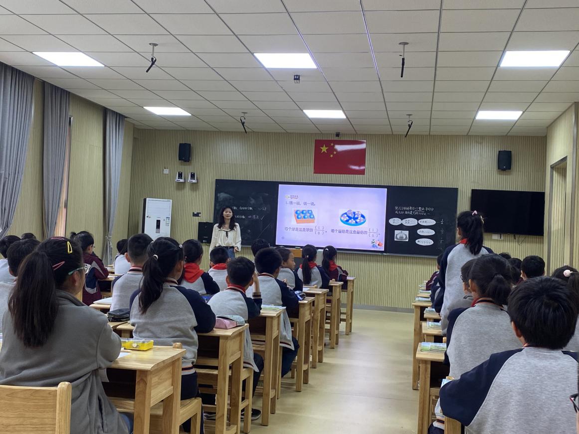【湖畔光影】跳出“数”的束缚 感受“思”的根本——记金陵小学（仙林湖校区）数学校本研修之课例研讨（146）_html_m5878549a.jpg