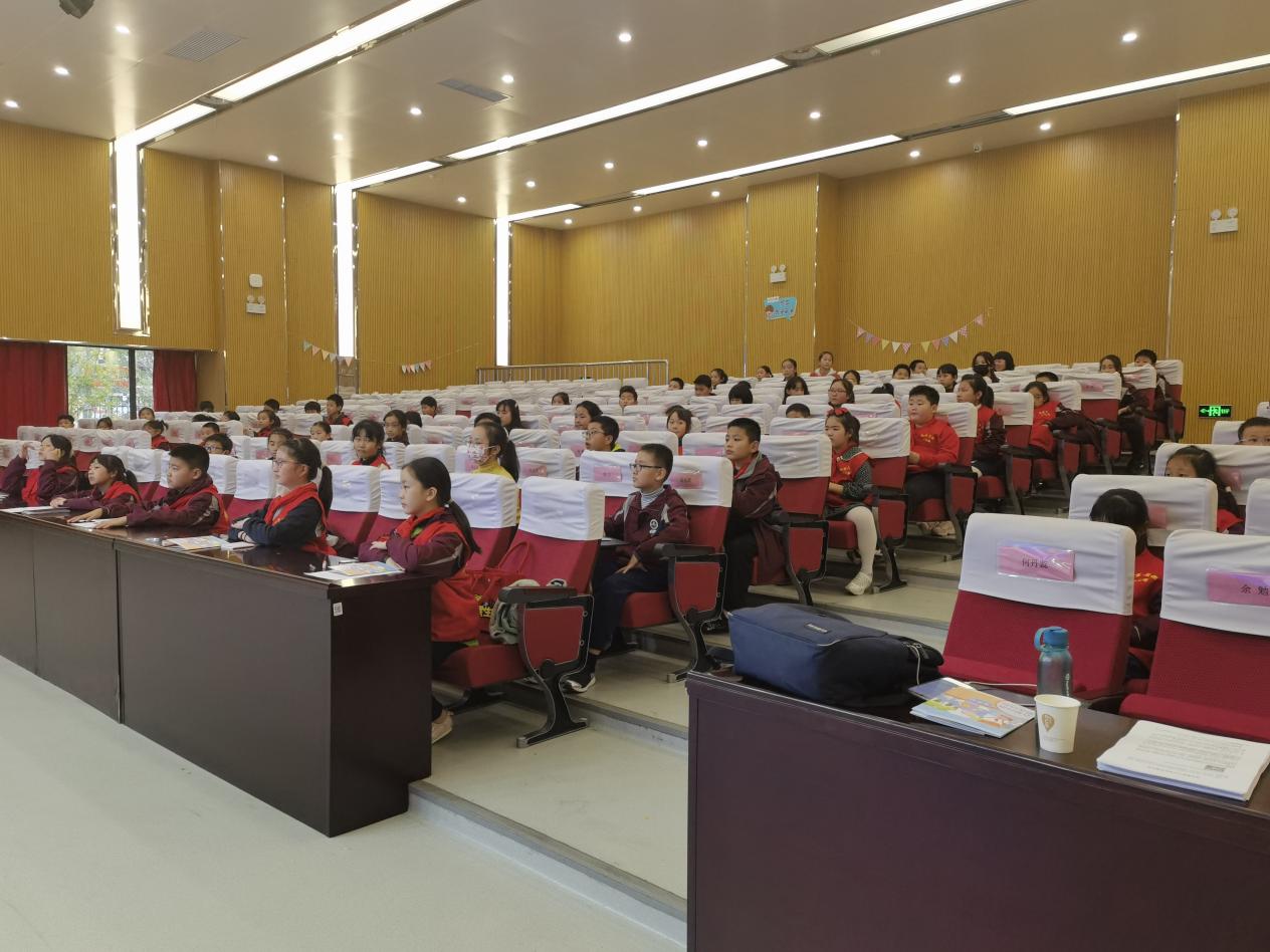 【博学广志】金融知识进课堂 安全教育记心间——记金陵小学广志路校区晨报小记者活动_html_m7e8e02d7.jpg