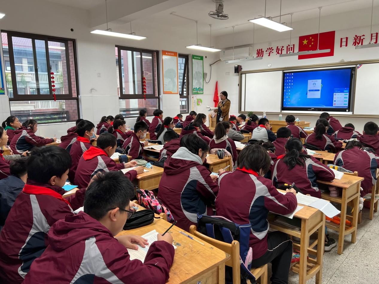 【湖畔·童化课堂】“双减”精神进课堂，行政听课促落实——金陵小学（仙林湖校区）“推门听课”活动（15）_html_m79bd7308.jpg