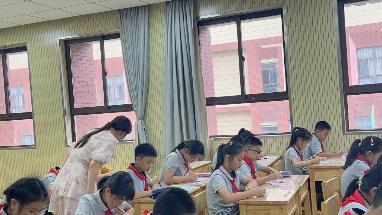 【湖畔·童化课堂】——数学校本研修之课例研讨（175）_html_4038cae0.jpg