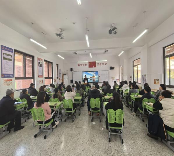 【湖畔·家校共育】共话成长路，携手小升初——南京市金陵小学（仙林湖校区）召开六年级家长会_html_m64a6a1bc.jpg