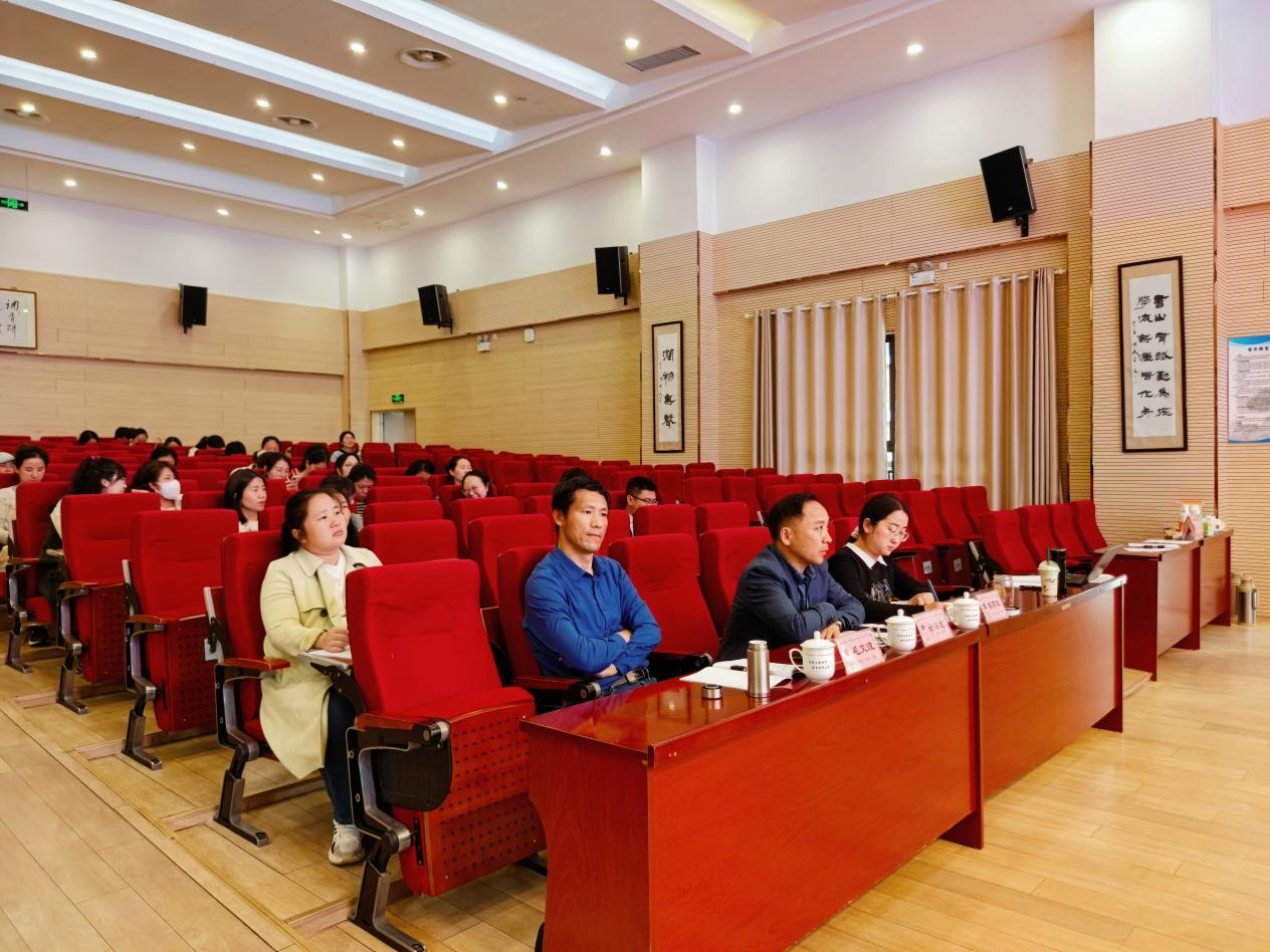 【湖畔·科研引领】用好典型课例记录表 扎实推进课题研究过程——金陵小学（仙林湖校区）“科研活动月”展示活动_html_m52d0a859.jpg