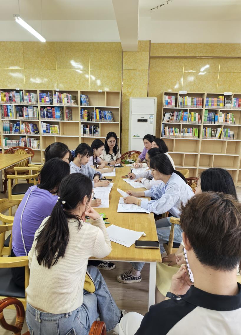【湖畔·德育研习】以爱护航毕业季 用心浇筑成长路——六年级班主任工作会议_html_m3f9b839d.jpg