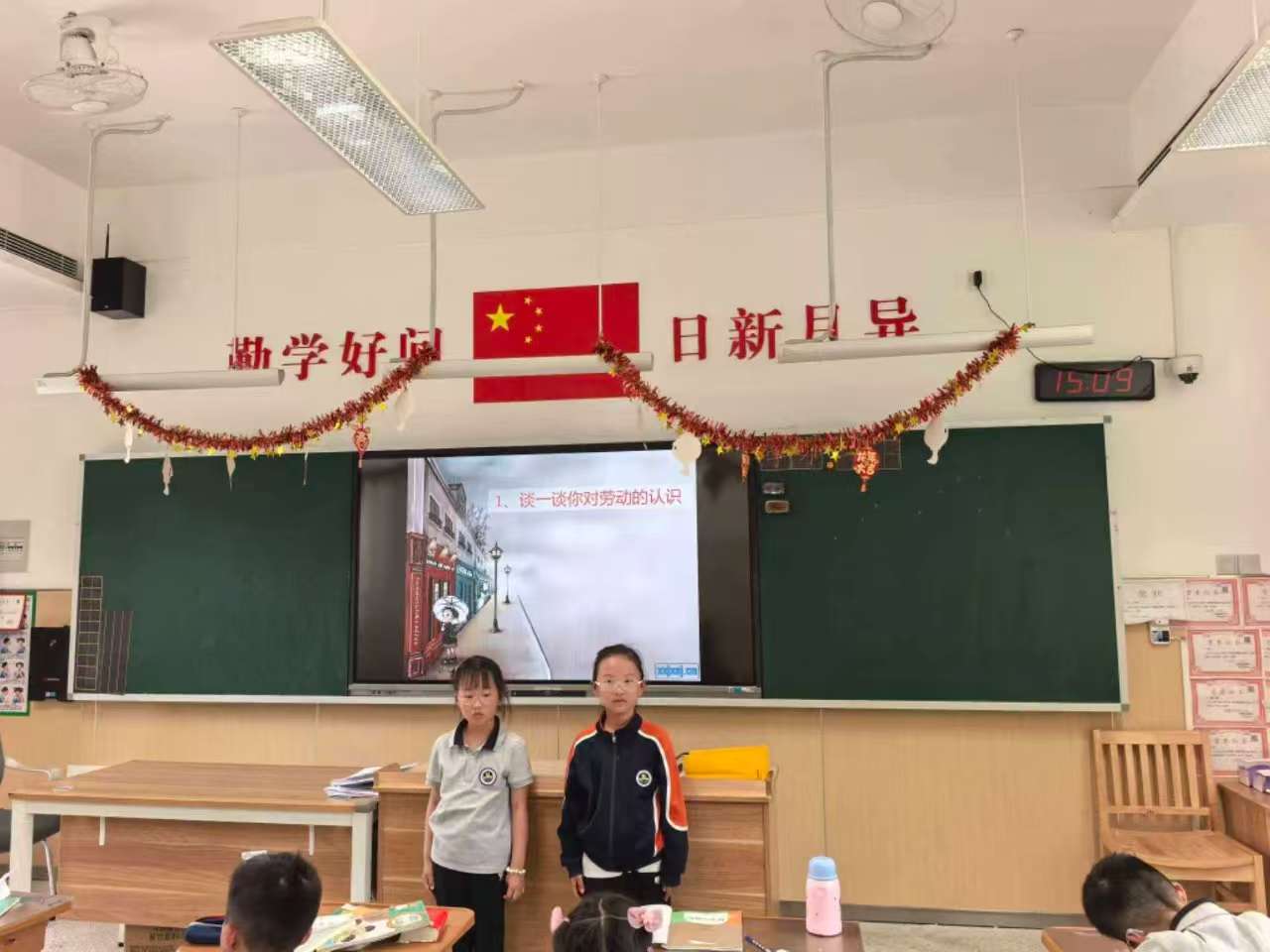 【湖畔·学生活动】劳动点亮成长，平凡铸就伟大——金陵小学（仙林湖校区）开展劳动教育主题班会_html_m3c044502.jpg