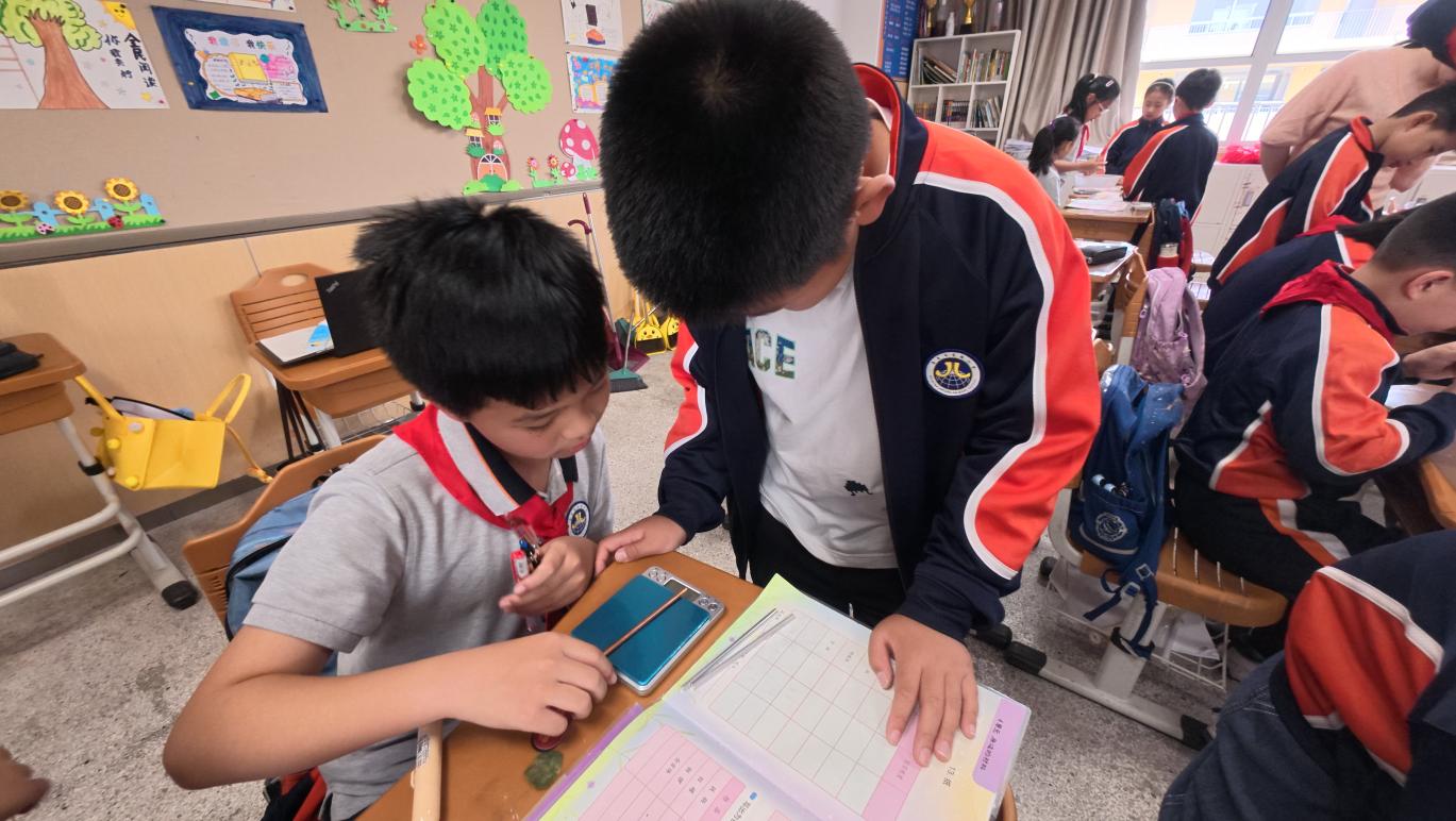 【湖畔·童化课堂】探索金属奥秘，共促教学成长-金陵小学（仙林湖校区）科学课组内教研活动_html_m3667082e.jpg