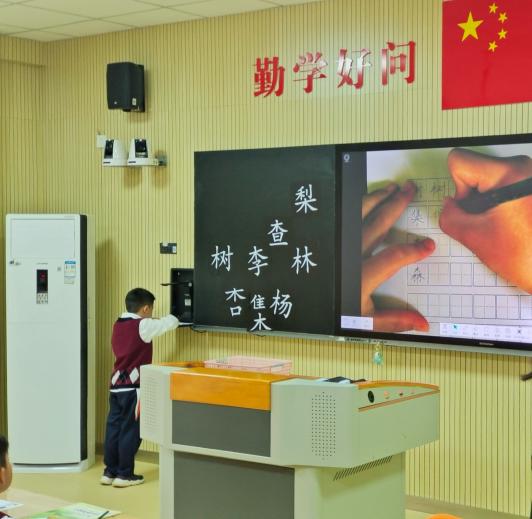 【湖畔·童化课堂】春日浓浓，同研成长——记金陵小学（仙林湖校区）语文大组教研_html_13896b21.jpg