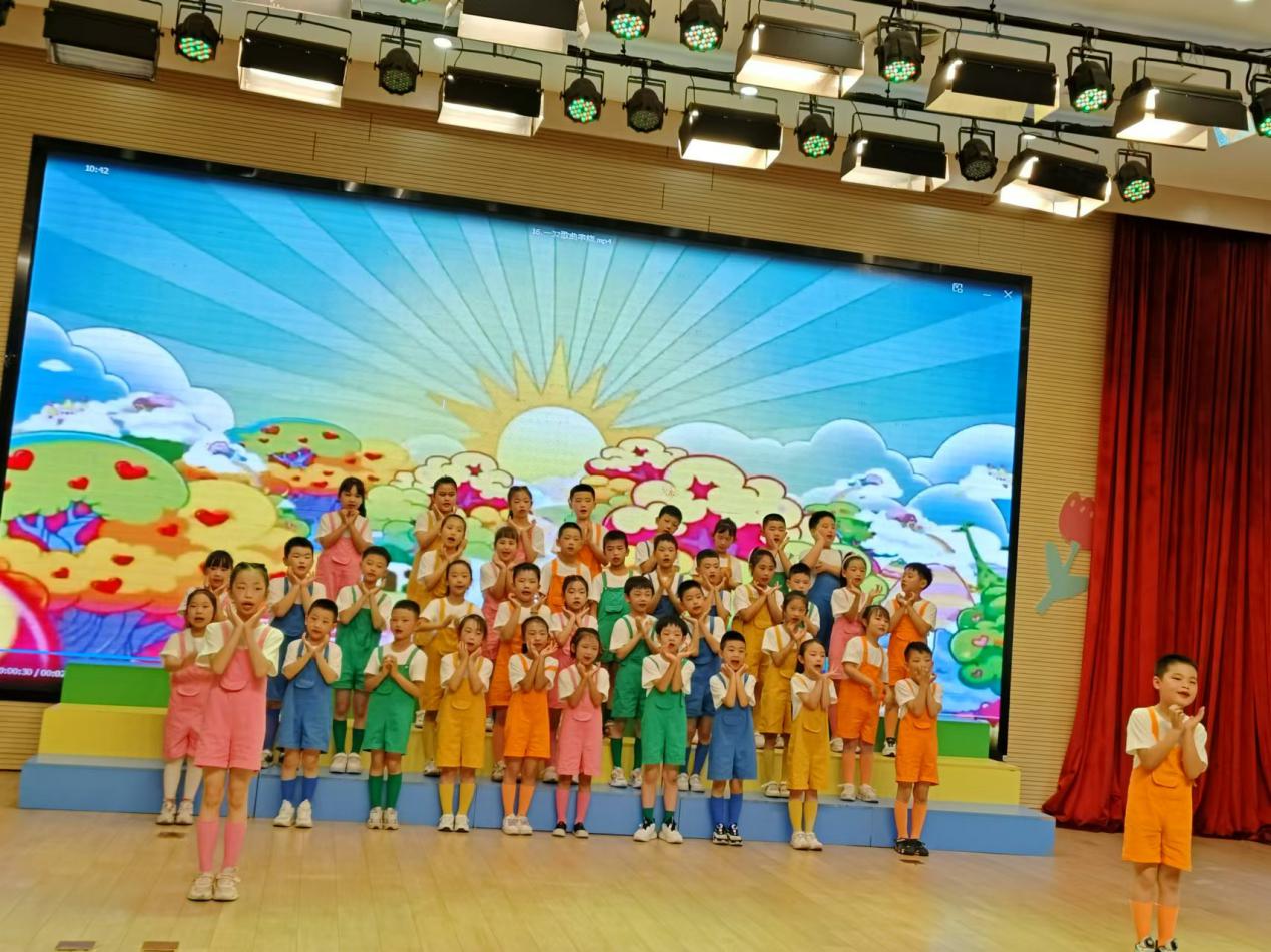 【湖畔·学生活动】“红领巾爱祖国●闪闪发光的你”——合唱比赛一年级专场_html_m333bc69e.jpg