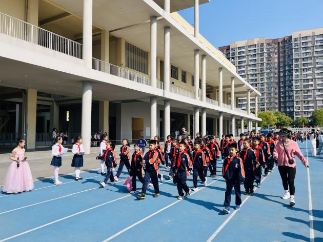 【湖畔·学生活动】“运动展风采，健康向未来” ——金陵小学（仙林湖校区）2023—2024学年春季运动会（二年级）_html_2111e97d.jpg