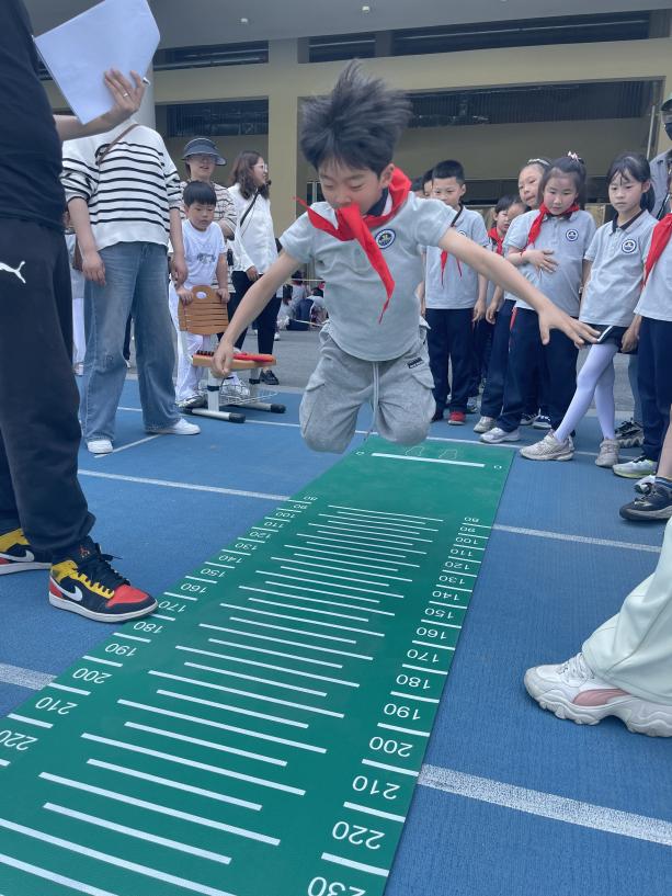 【湖畔·学生活动】“运动展风采，健康向未来” ——金陵小学（仙林湖校区）2023—2024学年春季运动会（二年级）_html_m2739de80.jpg