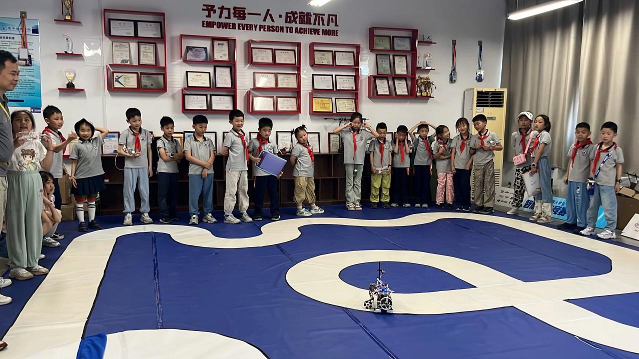 【湖畔 家长互助团】梦起科大，智慧启航——“小蓝鲸”科普研学营第二次蚕桑和船海科技之旅_html_m529dfd34.jpg