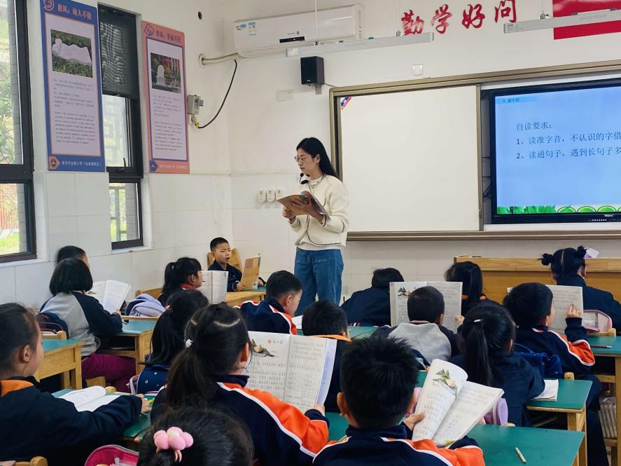 【湖畔·童化课堂】春日浓浓，同研成长——记金陵小学（仙林湖校区）语文小组教研_html_2eed466a.jpg