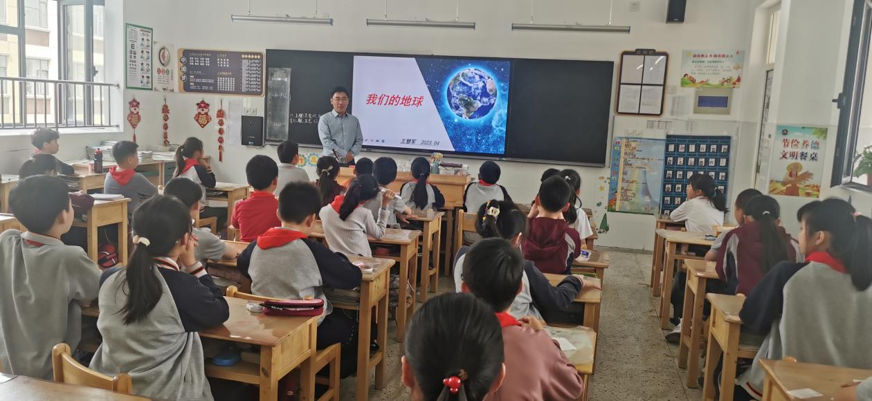 【博学广志】魅力家长课堂，助力学生成长  _html_16069df.jpg