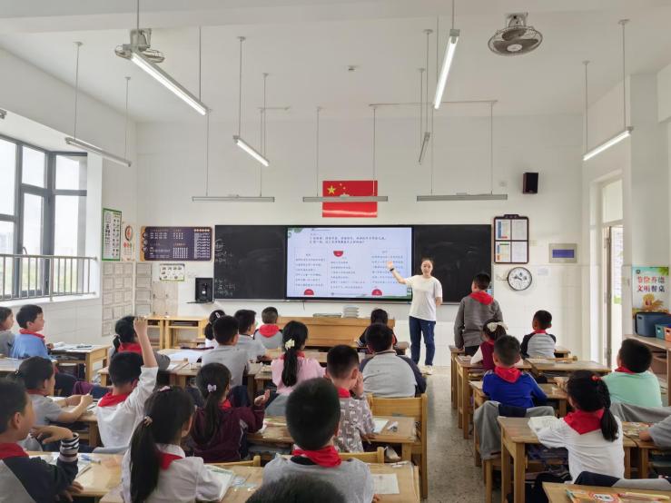 【博学广志】趁春光明媚  赏水墨童年——金陵小学广志路校区语文组校本教研活动_html_m32147940.jpg